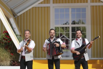 Die Fetzig'n from the Zillertal!!! (music group) in the ARD TV programme Immer wieder sonntags,