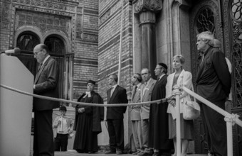 Germany, Berlin, 05.09.1991, Ceremony for the unveiling of the renewed lettering above the entrance