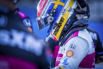 FELIX ROSENQVIST (60) (SWE) of Varnamo, Sweden prepares to qualify for the Hy-Vee Milwaukee Mile