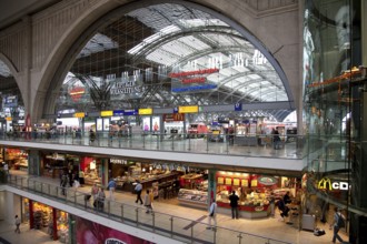 Leipzig Central Station View from the south into the platform hall and onto the two shopping levels