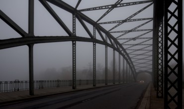 Oblique view of the carriageway level, built 1903-1904