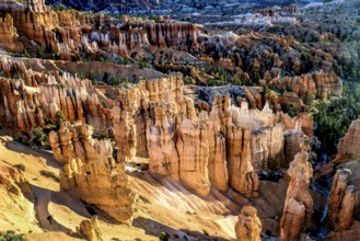 Giant natural amphitheaters along the eastern side of the Paunsaugunt Plateau. Mormon pioneers in