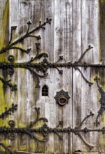 Old door, Berlepsch Castle, near Hübenthal, Witzenhausen, Werra-Meißner-Kreis, Hesse, Germany