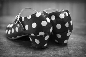 Dance shoes with dots in black and white