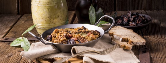 Old Polish traditional bigos