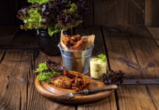 Savory gewürzte hühnerflügel aus dem ofen