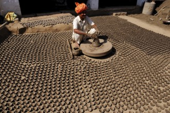 Potter making sand lamps on a potter wheel, Jodhpur, Rajasthan, India Mr#786