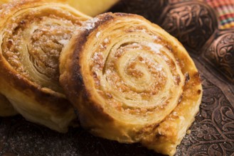 Puff pastry cookies with apple and cinnamon