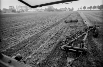 Germany, Eixen, 16.9.1991, tractor driver, farmer who has become self-employed, field being
