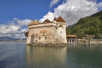 The well-known palace museum ?hillon on coast of lake Leman in Switzerland