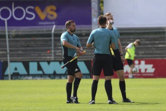 Drink break: Even the referees are thirsty in the summer heat at the SW 24-25 football league