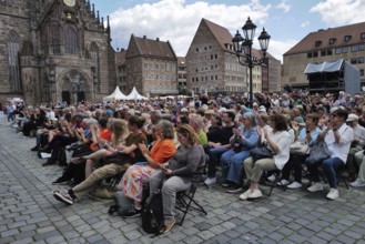 Warm weather and exciting performances were much appreciated by large crowds at the Chorfes which