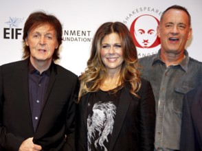 Sir Paul McCartney, Tom Hanks and Rita Wilson at the 23rd Annual Simply Shakespeare held at the