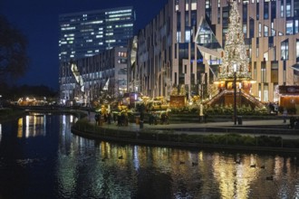 Decorated Christmas tree and Christmas market in front of the Kö-Bogen building at Corneliusplatz