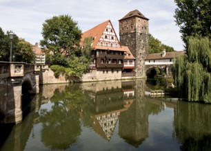 Built between 1446 and 1448 outside the penultimate city fortifications, it was used for three days
