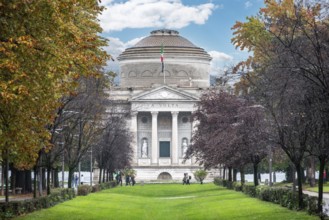 Volta temple at lake Como, Italy