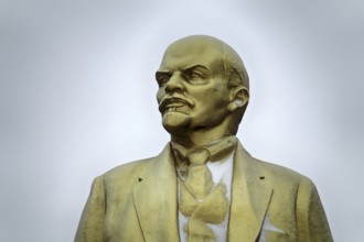 Bronze monument of Lenin. Monuments of the Soviet era