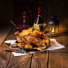 Goose with red cabbage