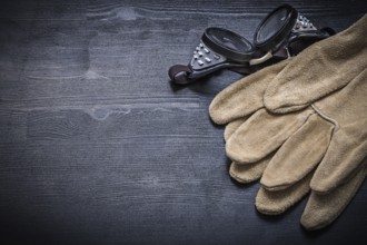 Working goggles and protective gloves