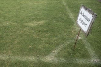 Sign the pitch is closed