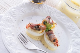 Eggs with ham and black olive ones