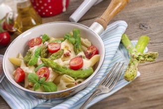 Noodles with asparagus in cream-cheese sauce