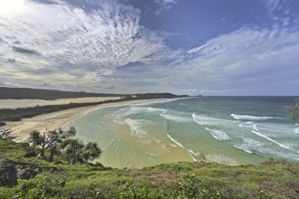 Beach on Frazer Island during the day with seaview with view on the sea