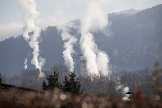 Smoke columns, tower of the Brigl and Bergmeister paper mill, Niklasdorf, Styria, Austria