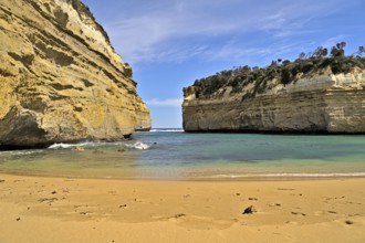 Loch Ard Gorge from the beachside without people during daytime