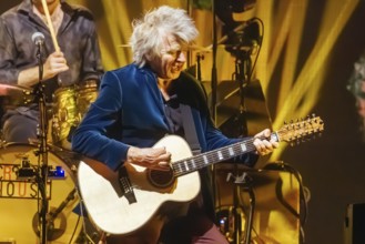 MELBOURNE, AUSTRALIA - DECEMBER 10: Neil Finn of Crowded House performs at Rod Laver Arena on