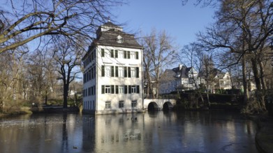 Holzhausenschlößchen, moated castle, Frankfurt am Main, Hesse, Germany