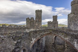 Conwy Castle, historic castle ruins, castle wall with arches and towers, Conwy, Wales, Great