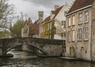 Bridge, canal and old houses in Brugge