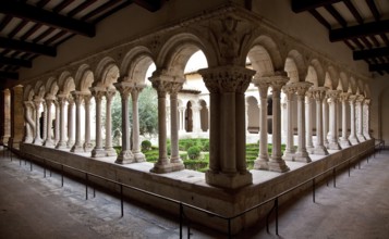 Aix en Provence, cloister of the cathedral. Romanesque cloister partial view with double columns,