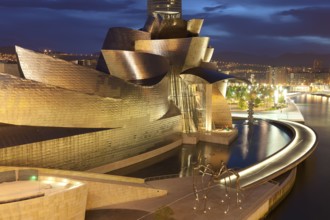 Guggenheim museum, Bilbao, Bizkaia, Spain