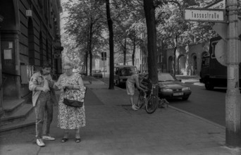 NGermany, Berlin, 19 May 1992, Street scene, Tasso Street