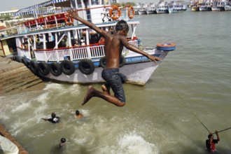 Children jumping and swimming into the Arabian Sea at Gateway of India, Bombay now Mumbai,