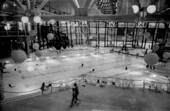 Germany, Berlin, 22.11.1994, SEZ, sports and recreation centre, swimming pool