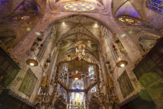 Baldaquino obra de Antoni Gaudí, capilla real, Catedral de Mallorca, siglo XIII, Monumento