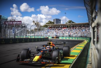 MELBOURNE, AUSTRALIA, MARCH 31: Max Verstappen drives the Oracle Red Bull Racing RB19 during