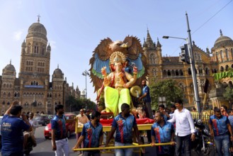 Lord Ganpati idol procession, Ganesha festival, Chhatrapati Shivaji Maharaj Terminus, Mumbai,
