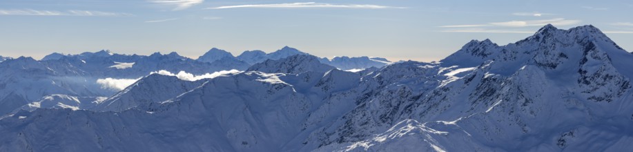 Mountain panorama in winter, view over Schnalstal valley to Saldurspitze, Lagaunspitze and