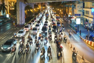 Rush-hour at the Ratchaprasong intersection in the Bangkok district Pathum Wan. Also a shopping