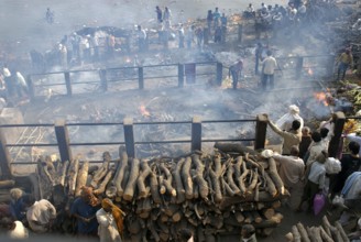 Hindu cremation ceremony at Manikarnika Ghat on banks of holy Ganga river, Varanasi, Uttar Pradesh,