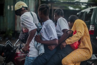 Four on a motorbike, everyday life in Kinshasa, Democratic Republic of the Congo, DR Congo