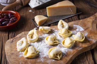 Delicious tortellini di formaggio with a cheese and pepper filling