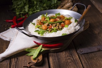 Wok pan with meat strips and vegetables