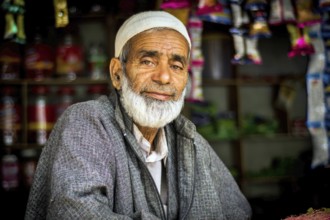 Kashmiri old man, Dawar village, Gurez, Bandipora, Kashmir, India, Asia