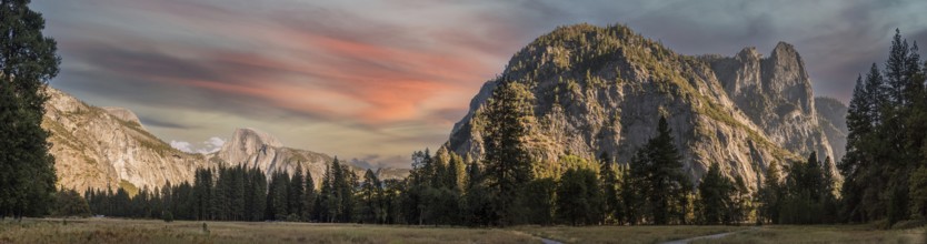 Sunset in the Yosemite Valley, Yosemite National Park, USA