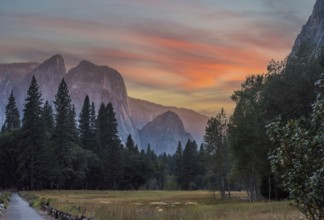 Sunset in the Yosemite Valley, Yosemite National Park, USA